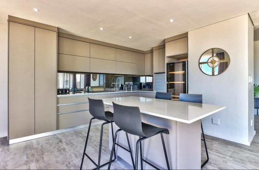 4 Bedroom Property for Sale in Bloubergstrand Western Cape